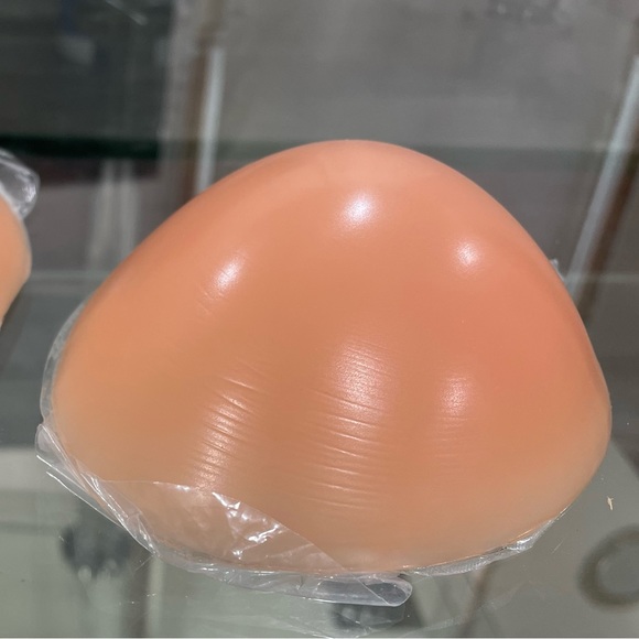 NWT silicone inserts add 2 cups in two sizes for 28” up to 38” A/B invisible bra - Picture 5 of 15